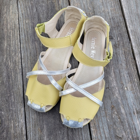 Bernie Mev yellow silver leather shoes size 8 - Picture 2 of 9